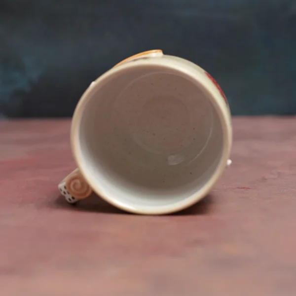 Kubek ślimak w truskawkach